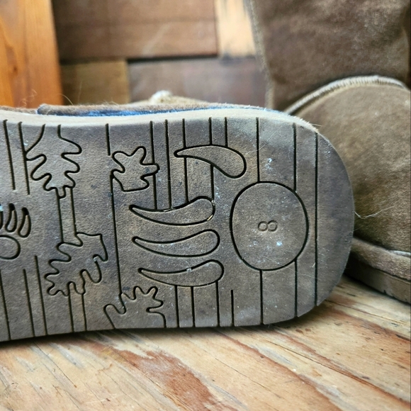 BEARPAW TALL FUR LINED BOOTS-SIZE 8 - Picture 10 of 10